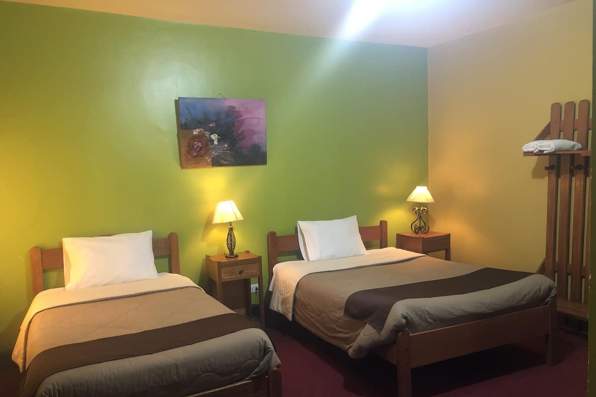 Chambre avec lits jumeaux, 2 lits une place (Shared Bathroom)