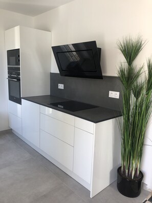 Refrigerador, microondas, horno, placa de cocina