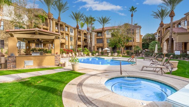 A pool area with lounge chairs, a hot tub, and a barbecue grill. - Quiet 1st Floor, Gated, Pool, Wi-Fi, Free Parking, Gym (Phoenix)