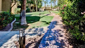 A pathway lined with palm trees and a building with a tiled roof. - Quiet 1st Floor, Gated, Pool, Wi-Fi, Free Parking, Gym (Phoenix)