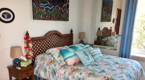 3 quartos, cofres nos quartos, escrivaninha