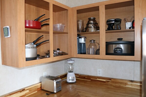 Interior - Traveling nurses, construction workers dream for 30 nights or more (Pahrump)