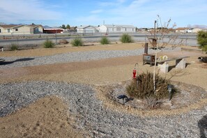 Property grounds - Traveling nurses, construction workers dream for 30 nights or more (Pahrump)
