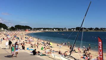 Una playa cerca
