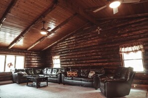 Smart-TV, Kamin, Tischfußball