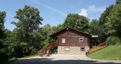 The Premier Destination in New Philadelphia - Deerwood Cabin - 5 Bedrooms