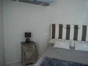 1 chambre, fer et planche à repasser, Wi-Fi gratuit