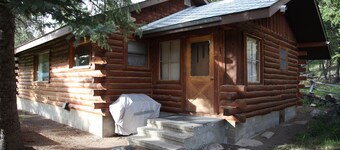 3 bedroom cabin 20 miles NE of entrance to Yellowstone