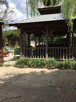 Property grounds - Charming Retreat (Hunt)