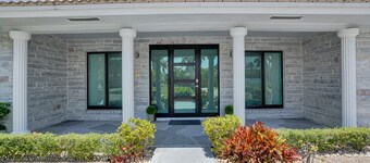 Pet Friendly Oceanfront Home Heated Pool & Boat Dockage Short walk to Beach