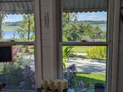 Riverview Cabin Located Along the Scenic Mississippi River