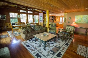 Smart-TV, Kamin, Videospiele, DVD-Player