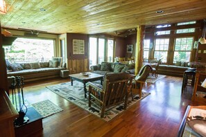 Smart-TV, Kamin, Videospiele, DVD-Player