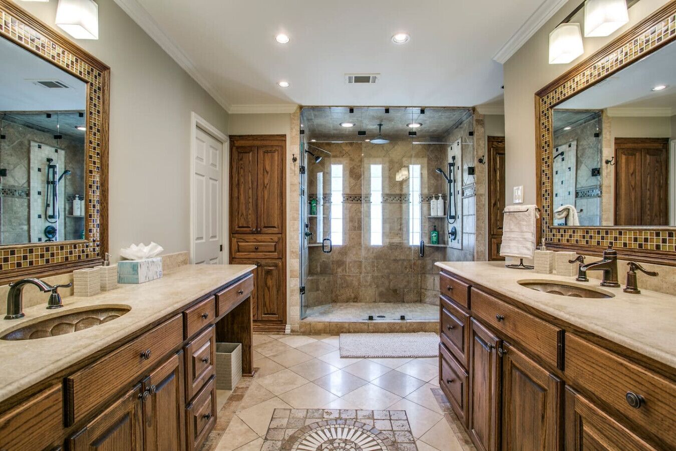 Rainfall showerhead, hair dryer, towels