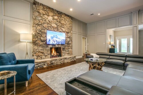 High Demand Private VIP with Heated Pool and Spa!