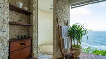 Hot stone massages, 3 treatment rooms, massages