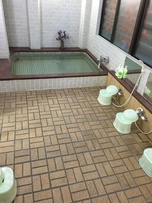 Habitación tradicional (Japanese Style, Run of House) | Baño | Amenidades de baño gratuitas y secadora de cabello 