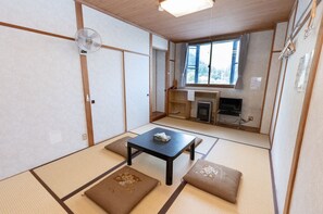 Traditionelt værelse (Japanese Style, Run of House) | Mørklægningsgardiner, gratis Wi-Fi, sengetøj