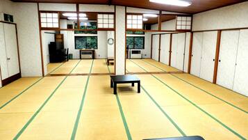 Blackout curtains, free WiFi, bed sheets