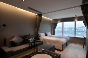 43-inch Smart TV with digital channels - CM Plus Hotels and Serviced Apartments (Hong Kong)
