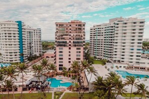 Exterior - The Alexander All Suite Oceanfront Resort (Miami Beach)
