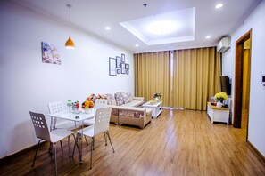 Apartment, 2 Bedrooms | Living area
