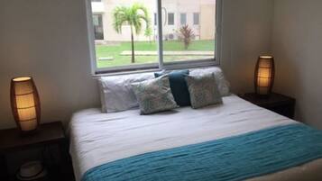 3 habitaciones, cortinas blackout y ropa de cama