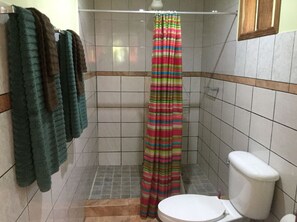 Comfort Studio, 1 Queen Bed | Bathroom | Shower, rainfall showerhead, hair dryer, towels