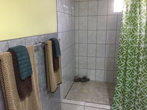 Junior-Studio, 1 Doppelbett, Nichtraucher | Badezimmerausstattung | Dusche, Regendusche, Haartrockner, Handtücher