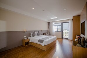 Minibar, safe på rommet, skrivebord og wi-fi (inkludert)