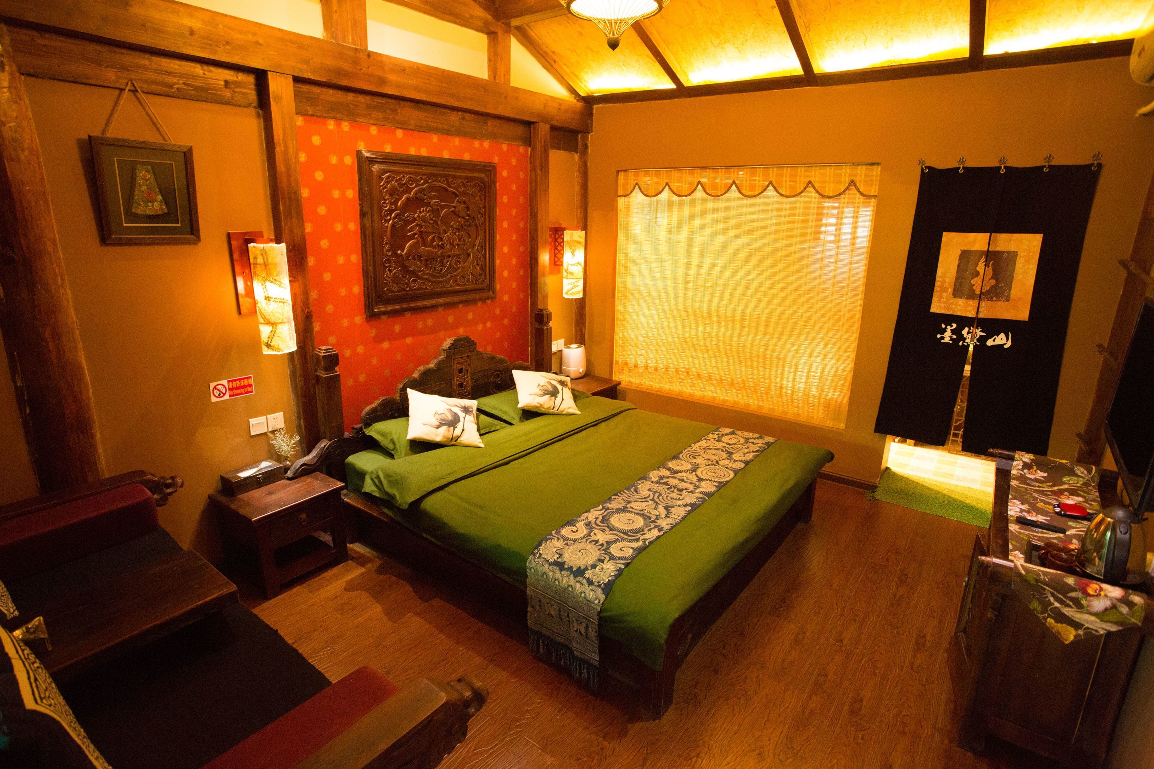 Kahden hengen deluxe-huone, 1 keskisuuri parisänky, tupakointi kielletty | Työpöytä, pimennysverhot, ilmainen Wi-Fi