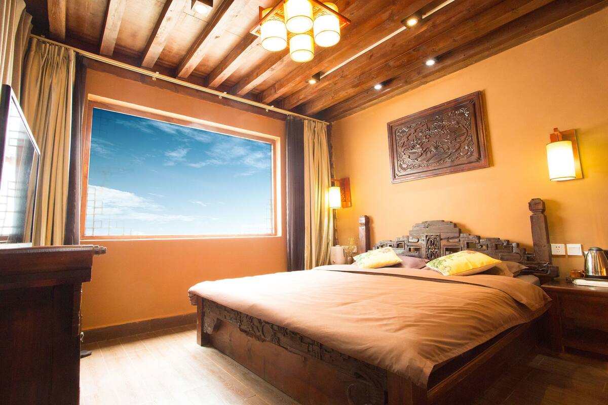 Kahden hengen design-huone, 1 keskisuuri parisänky, tupakointi kielletty | Työpöytä, pimennysverhot, ilmainen Wi-Fi