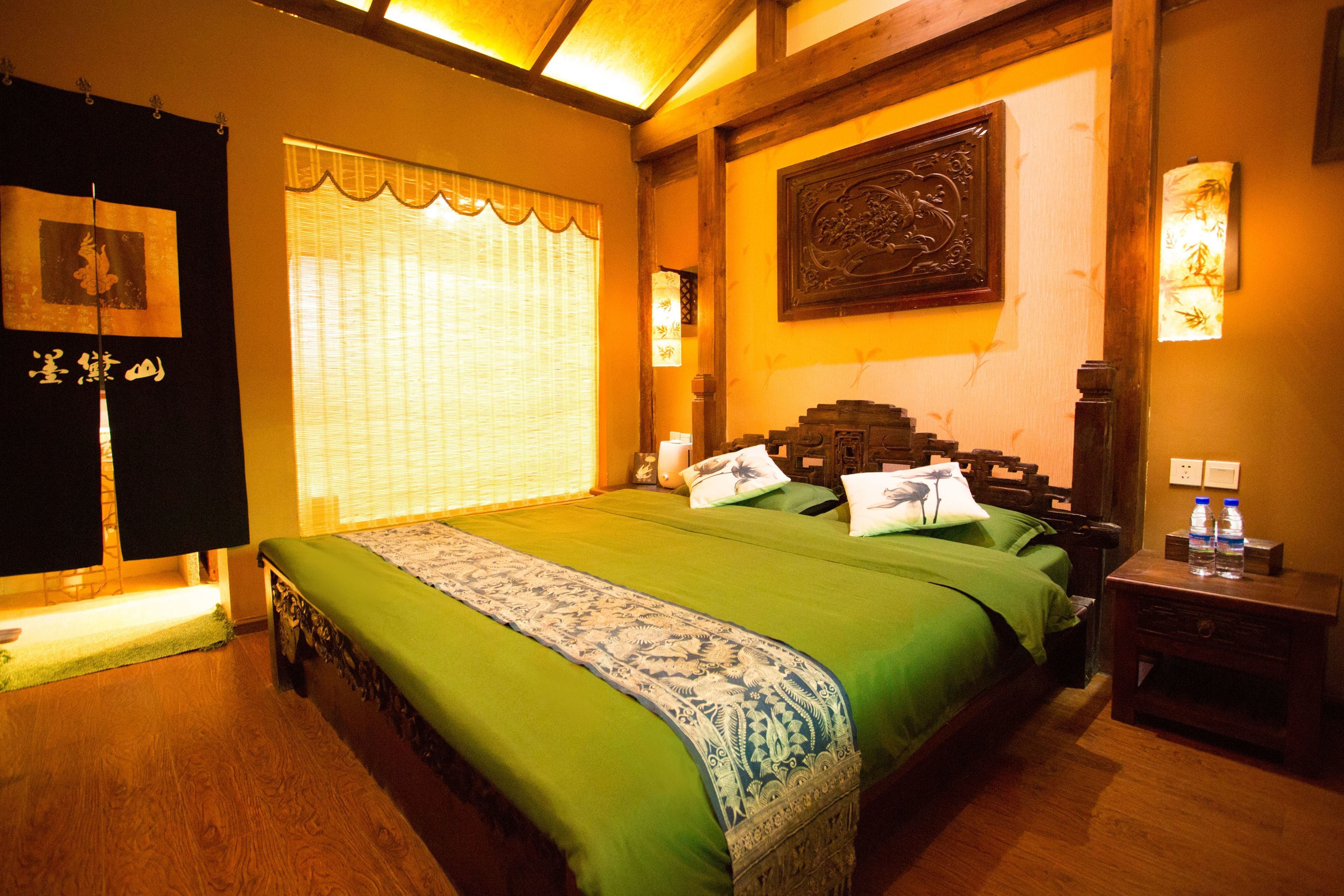 Kahden hengen deluxe-huone, 1 keskisuuri parisänky, tupakointi kielletty | Työpöytä, pimennysverhot, ilmainen Wi-Fi