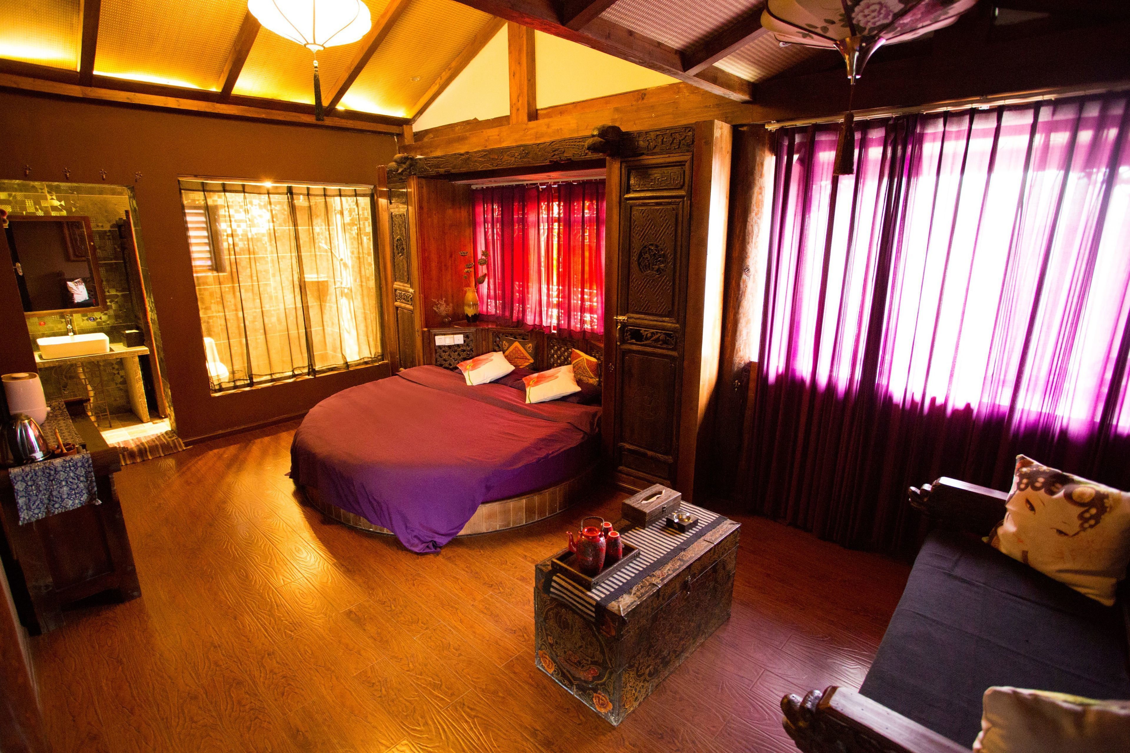 Häämatkahuone, 1 suuri parisänky, tupakointi kielletty | Työpöytä, pimennysverhot, ilmainen Wi-Fi