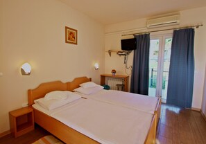 Blackout curtains, free WiFi, bed sheets