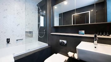 Ropa de cama de alta calidad y minibar