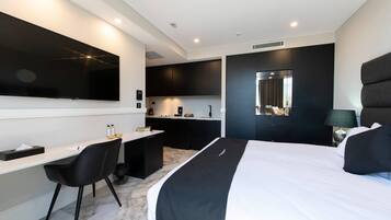 Premium Room, 1 King Bed (Walk-in Shower) | Premium bedding, minibar, in-room safe, desk