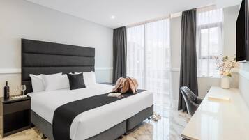 Habitación Premium, 1 cama de matrimonio grande (Walk-in Shower) | Ropa de cama de alta calidad, minibar, caja fuerte y escritorio