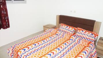 Duplex conforto, 1 cama Queen, para não fumantes | 1 quarto, Wi-Fi de cortesia, roupa de cama