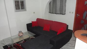 Duplex conforto, 1 cama Queen, para não fumantes | Área de estar | TV de plasma 40 polegadas com canais via satélite, TV