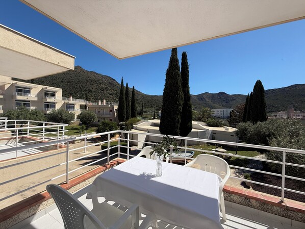 Outdoor dining - Agi Rescator 205 Apartamento for rent in Roses Girona. (Rosas / Roses)