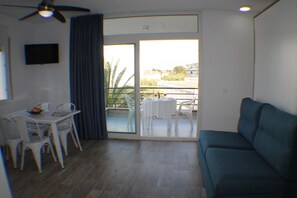 TV - Agi Rescator 205 Apartamento for rent in Roses Girona. (Rosas / Roses)