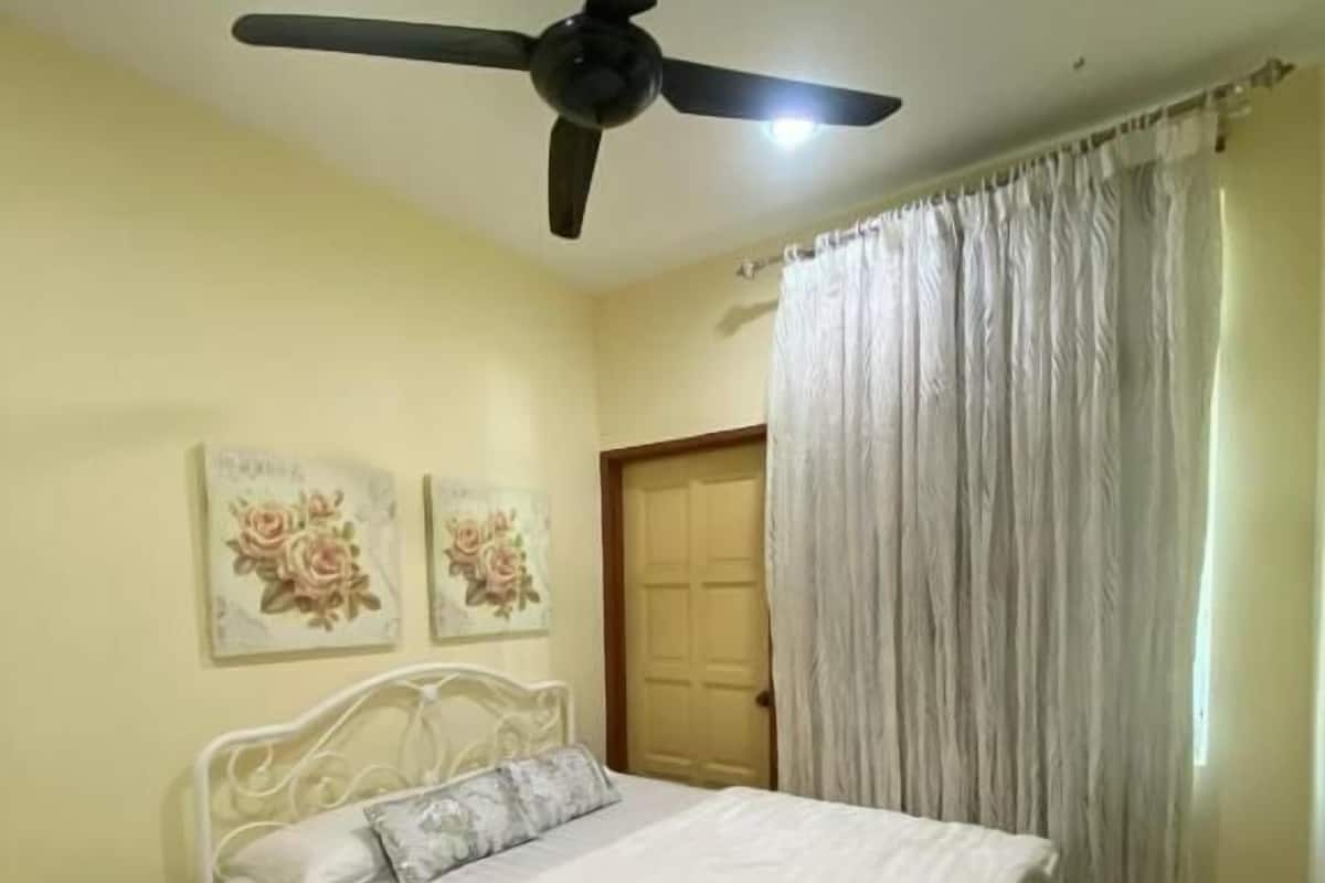 Premium bedding, desk, iron/ironing board, free WiFi