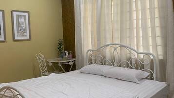 Family Suite | Premium bedding, desk, iron/ironing board, free WiFi