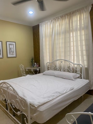 Suite Keluarga | Seprai premium, meja kerja, setrika/meja setrika, dan Wi-Fi gratis