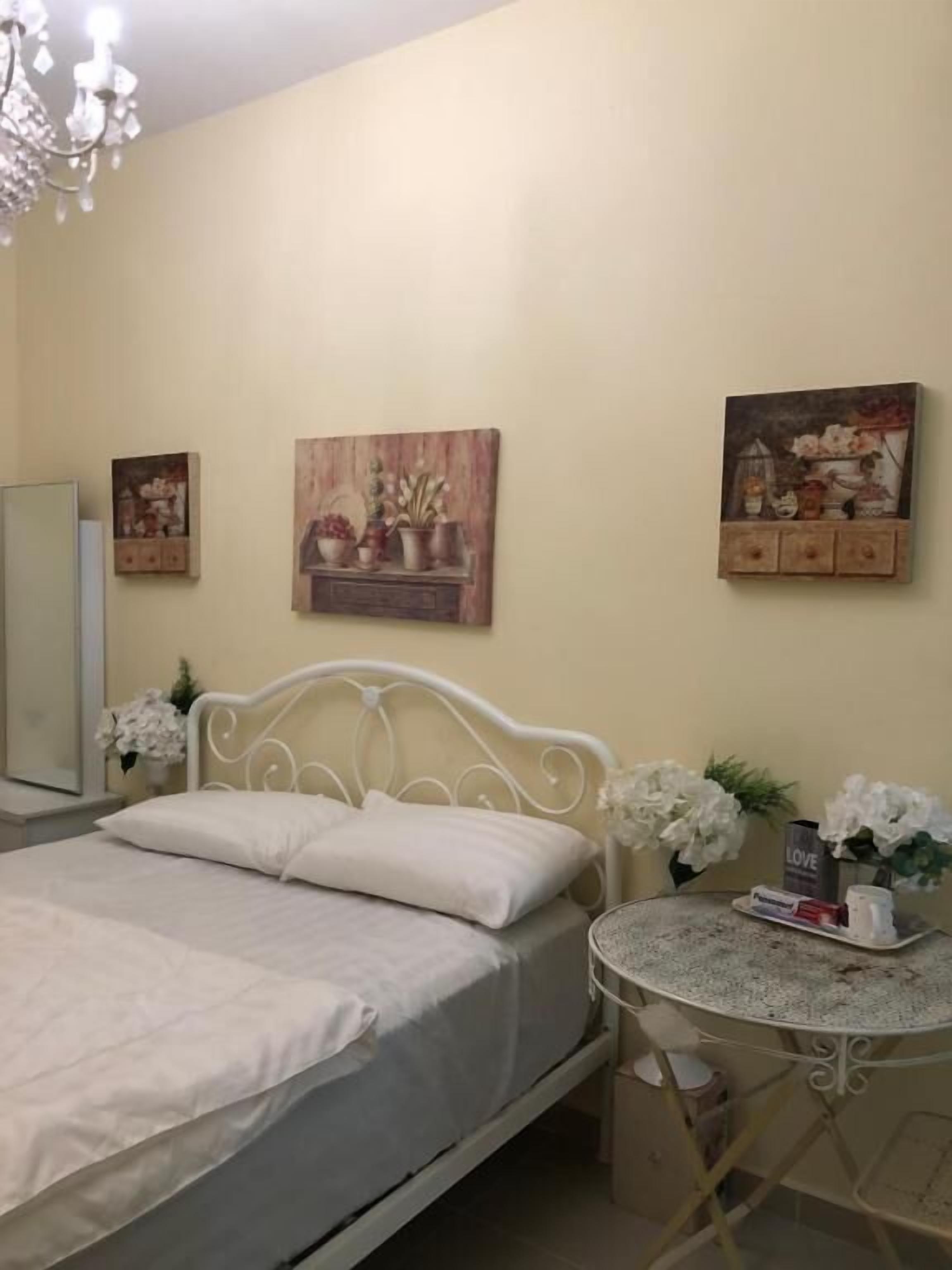 Ropa de cama de alta calidad y escritorio 