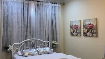 Habitació familiar | Roba de llit d'alta qualitat, escriptori i planxa i posts de planxar