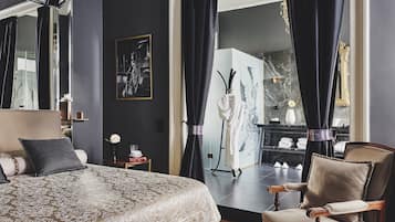 Signature-sviitti, 1 keskisuuri parisänky (Signature King Suite) | Memory foam -patjalliset sängyt, tallelokero huoneessa