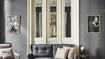 Signature Suite, 1 Queen Bed (Signature King Suite) | Living area | Flat-screen TV