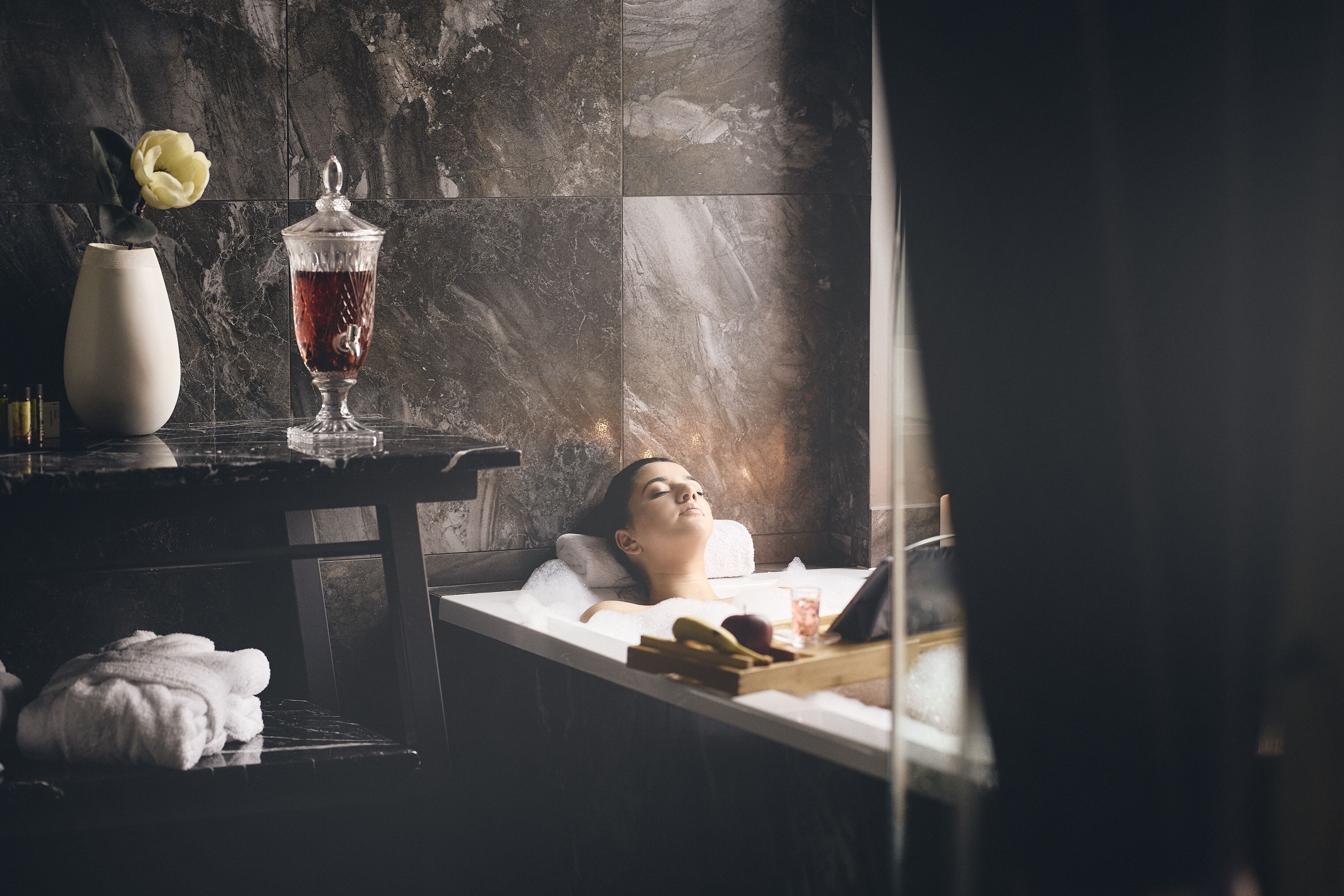 Signature Suite, 1 Queen Bed (Signature King Suite) | Bathroom amenities | Free toiletries, hair dryer, bathrobes, slippers